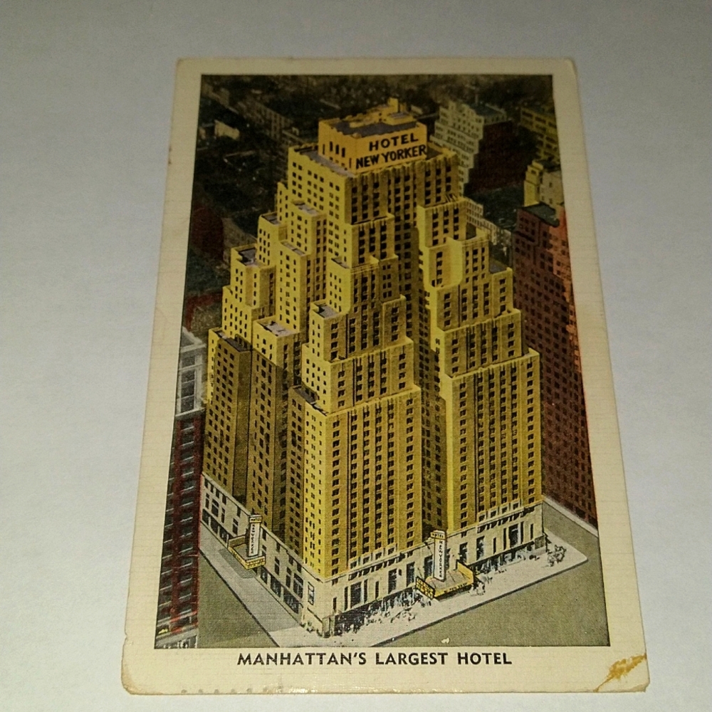 Old postcard linen the New Yorker Hotel